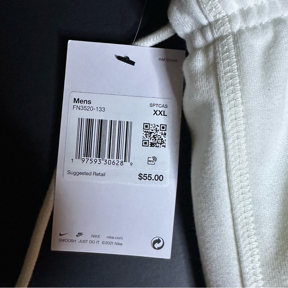 Nike Men's Athletic White Shorts - Picture 5 of 5